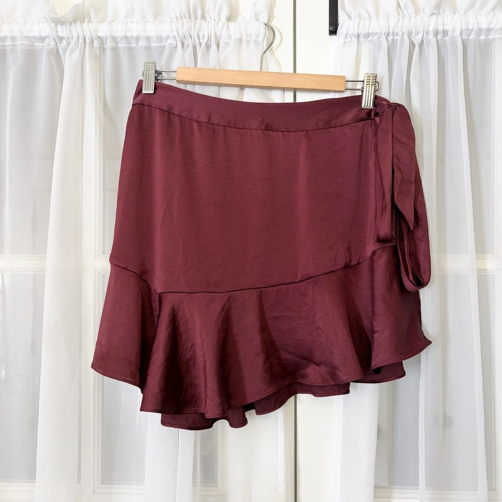 Aritzia Wilfred Satin Ruffle Wrap Skirt in Primrose Size 8 - Picture 2 of 7
